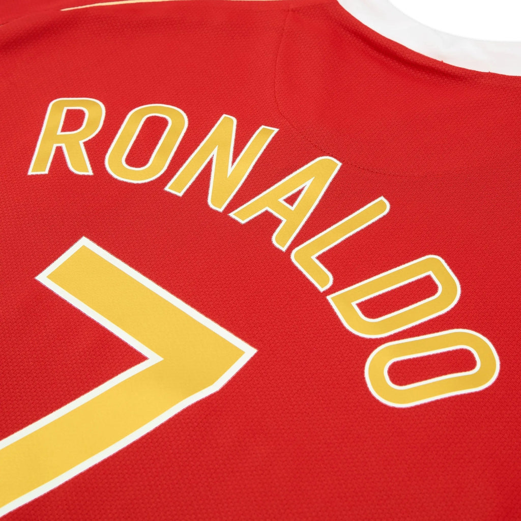 Manchester United Retro Home Kit 2006/07 - Cristiano Ronaldo – retro football jersey detail view
