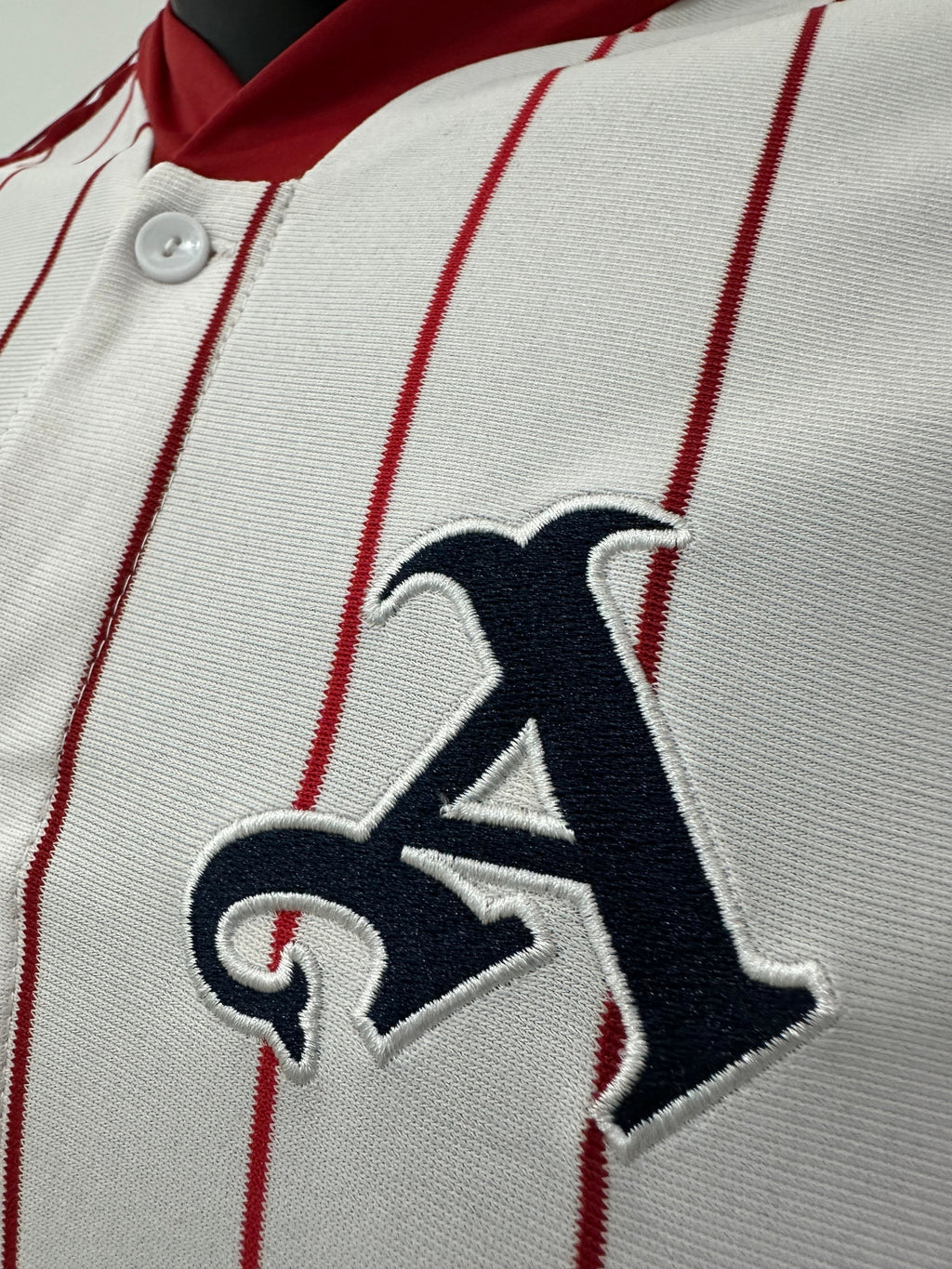 Arsenal - Adidas Baseball Jersey – striped retro football jersey side view