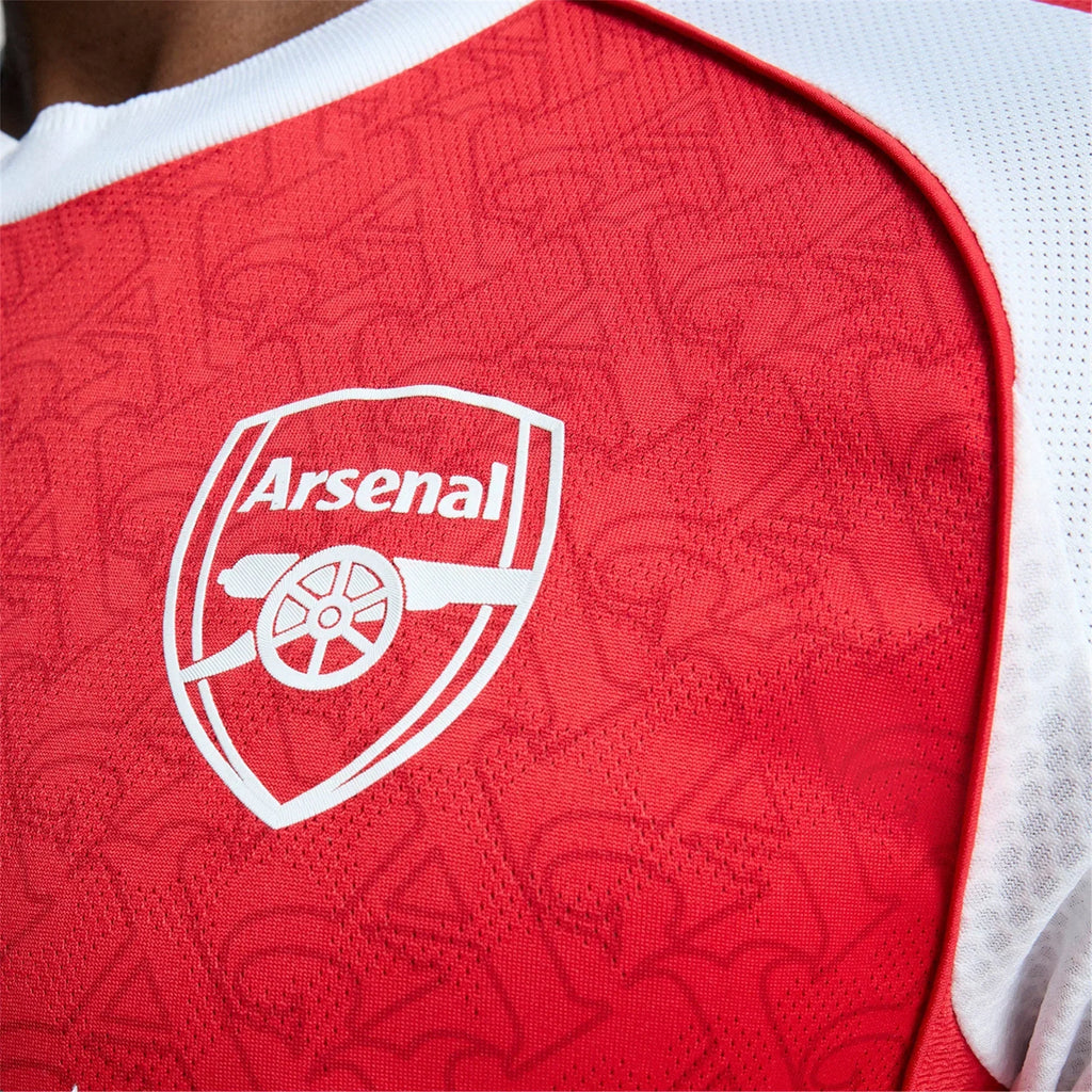Arsenal Home Kit Gabriel Jesus #9 2025/26 (Premier League) – red and geometric retro football jersey detail view