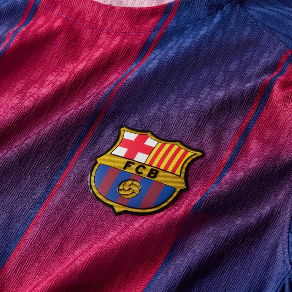 Barcelona Home Kit Raphinha #11 2025/2026 (La Liga) – retro football jersey detail view