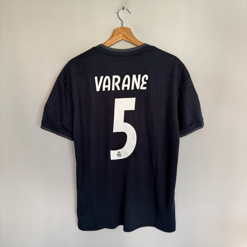 Real Madrid 18-19 visitante - Varane