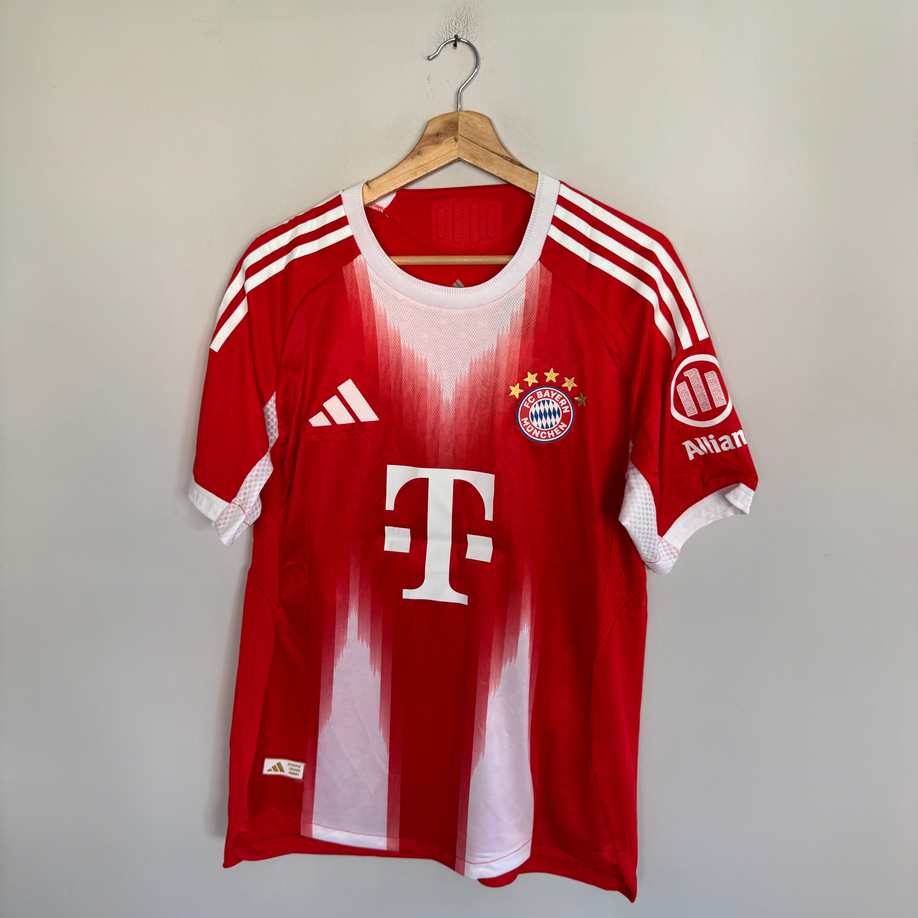 Bayern Munich 25-26 versión jugador local - Luis Díaz