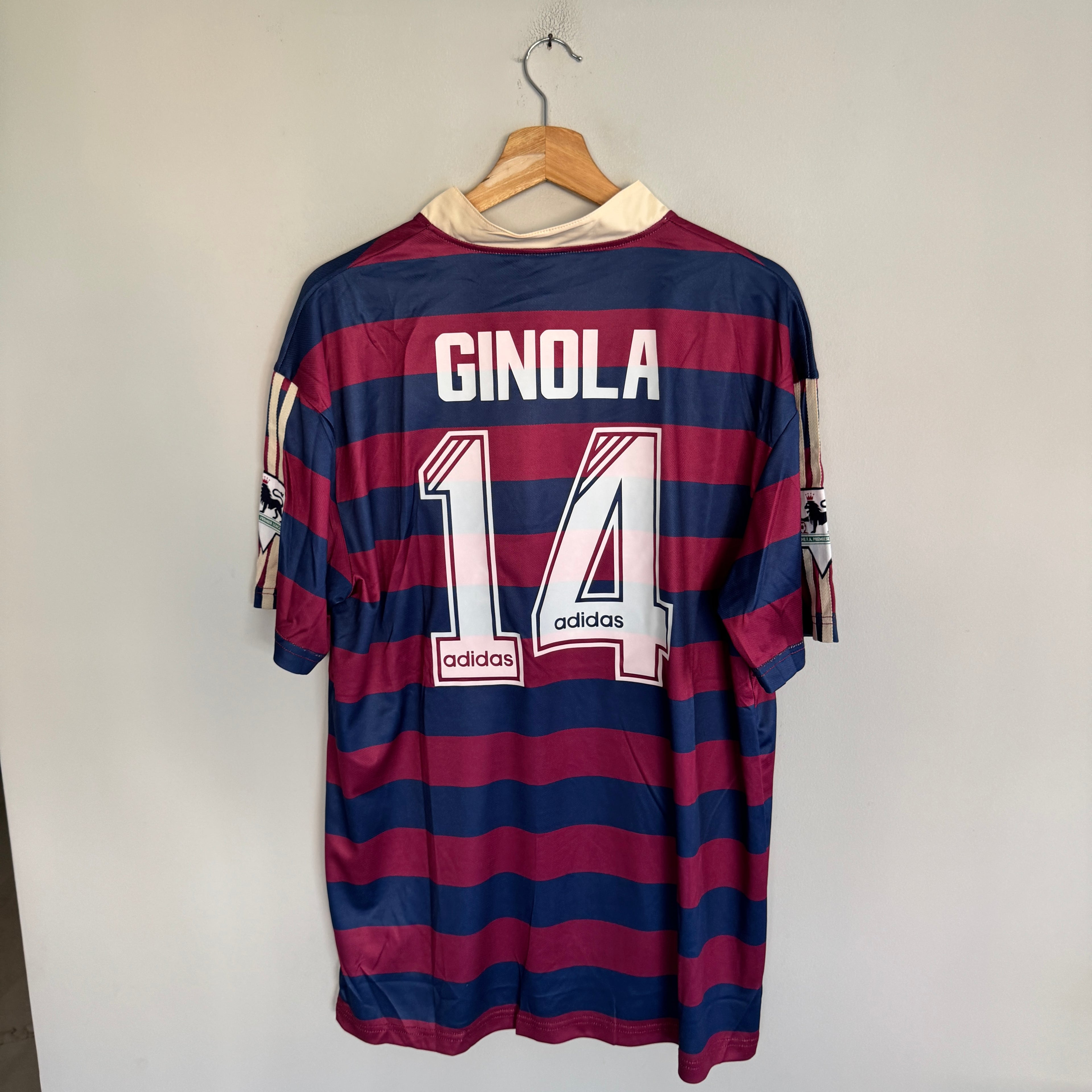 Newcastle 95-96 visitante - Ginola