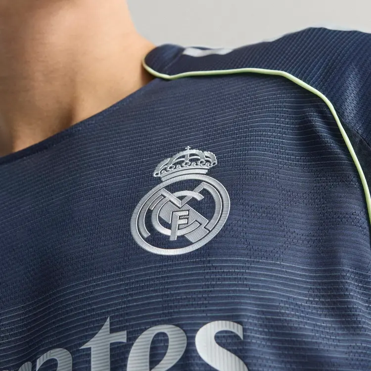 Real Madrid visitante 25-26 versión jugador