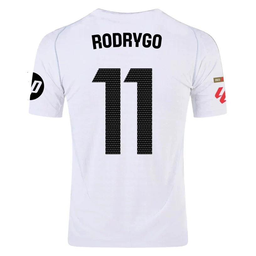 Real Madrid Rodrygo Home Kit 2025/26 (La Liga) – white retro football jersey front view