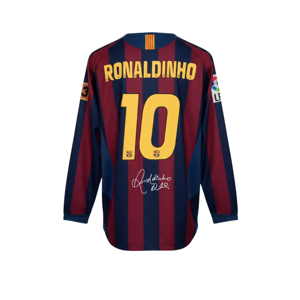 Archive Football FC Barcelona 2005/06 long sleeve retro jersey with Ronaldinho number 10 and signature on the back