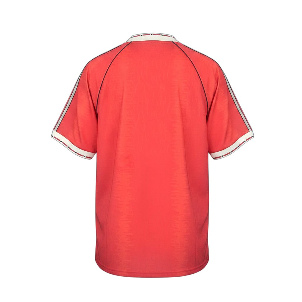 Vista trasera de la camiseta retro Archive Football del Manchester United 1990/92 en color rojo con detalles blancos