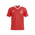 Camiseta retro de local del Nottingham Forest 1979 de Archive Football en color rojo con cuello y detalles blancos