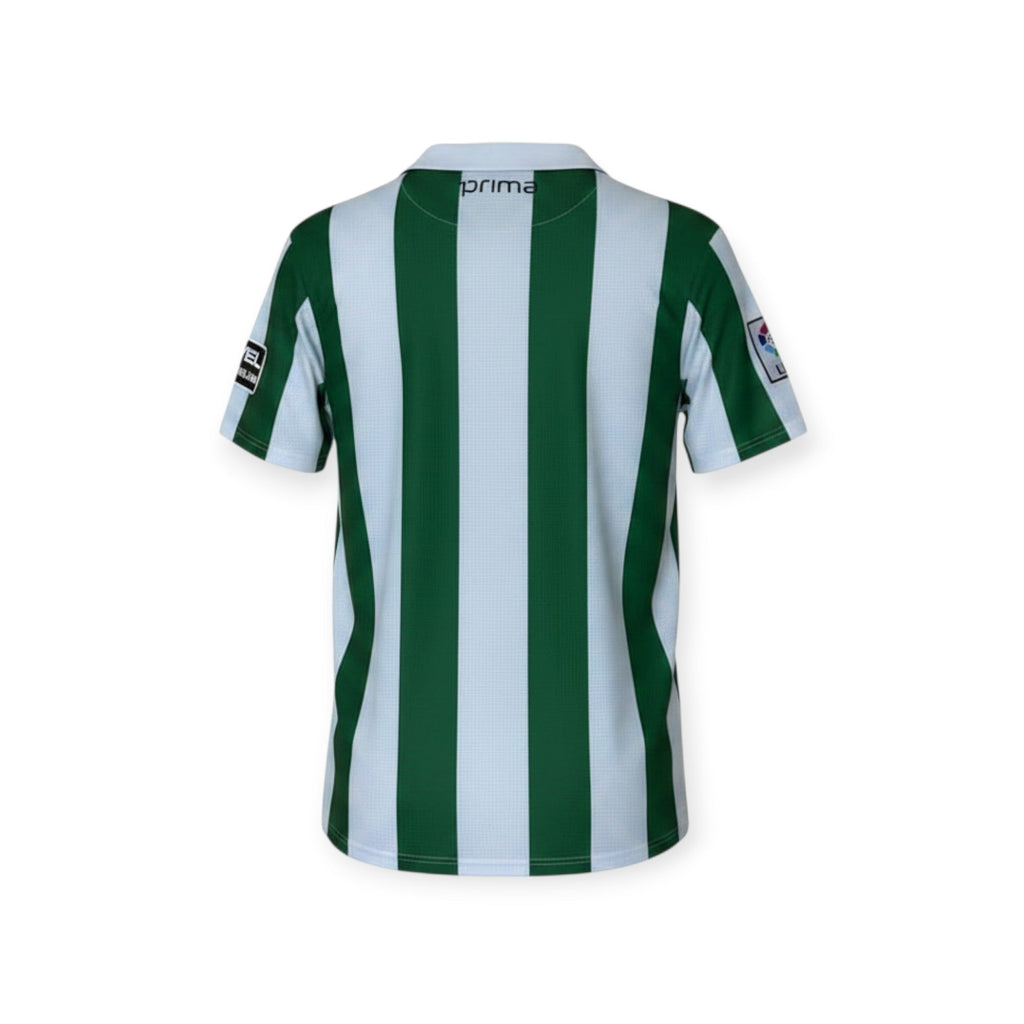 Vista trasera de la camiseta retro Real Betis 2026/2027 de Archive Football con rayas verticales verdes y blancas.