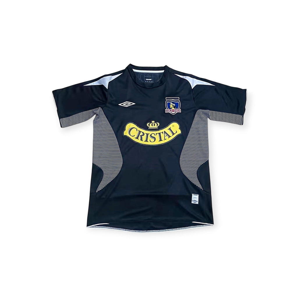 Archive Football Colo-Colo 2006 away retro jersey in black with white accents, embroidered crest, and sponsor logo.