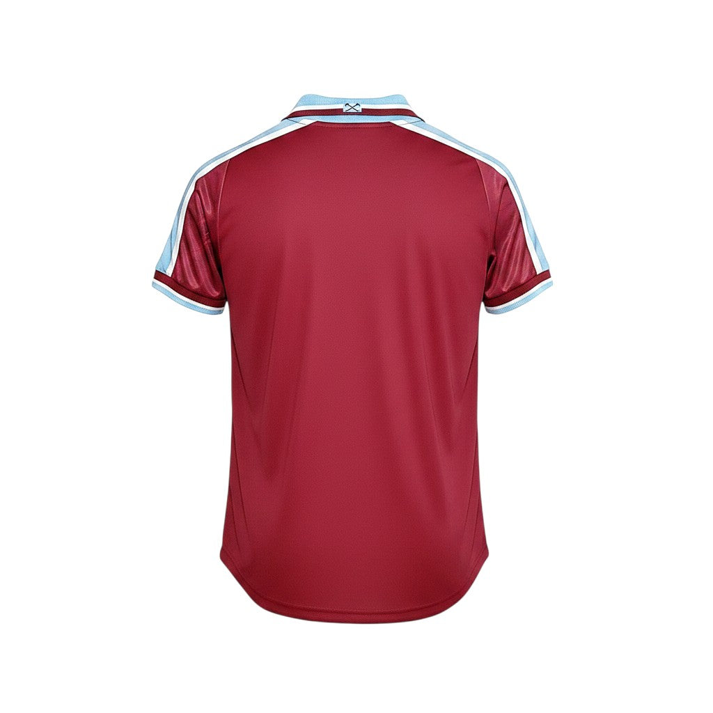Vista trasera de la camiseta retro local 1999-2001 del West Ham United de Archive Football en color granate y azul.