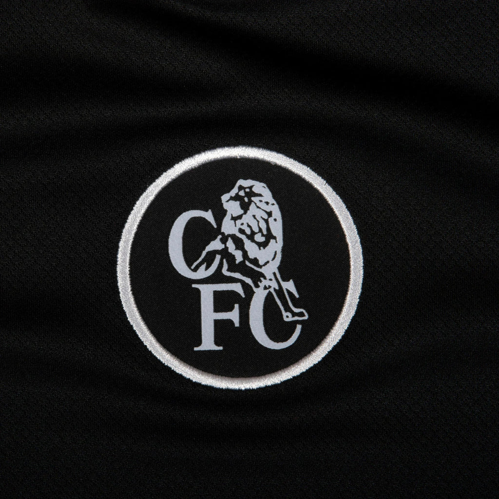 Chelsea Moisés Caicedo 3rd Kit 2025/26 (Premier League) – geometric and blue and black retro football jersey detail view