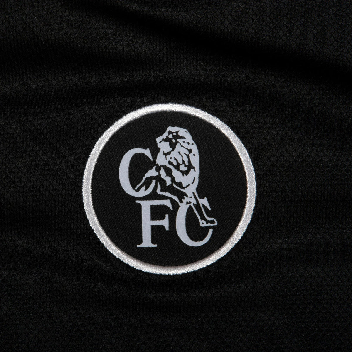 Chelsea Moisés Caicedo 3rd Kit 2025/26 (Premier League) – geometric and blue and black retro football jersey detail view