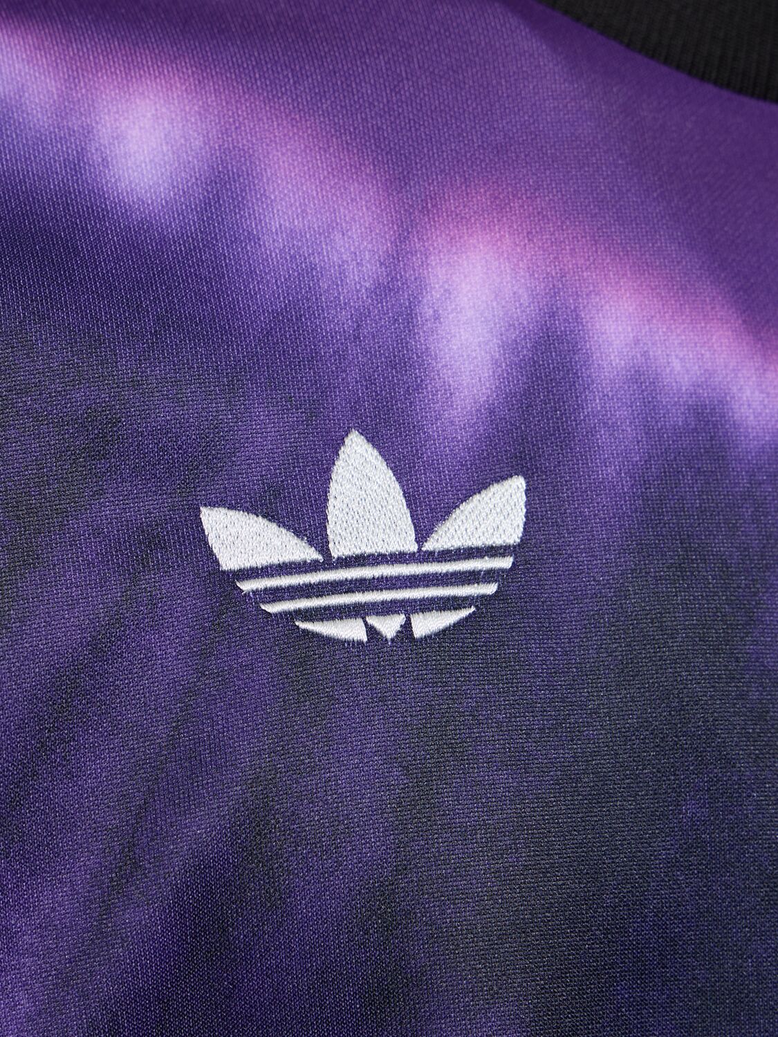Real Madrid Year of the Snake Commemorative Edition 25/26 – tie-dye and geometric and purple and black retro football jersey detail view