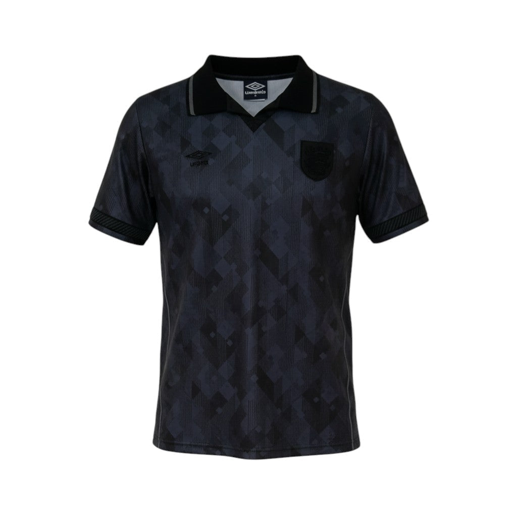 Hinchas Sportswear Store England 1993-95 Umbro black retro football jersey with tonal geometric pattern and crest.