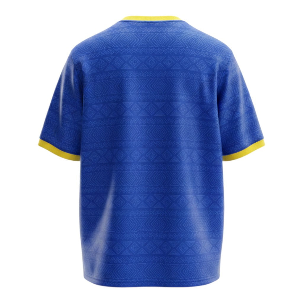 Camiseta de fútbol azul royal de Hinchas Sportswear Store con patrón geométrico tonal y cuello y puños amarillos.
