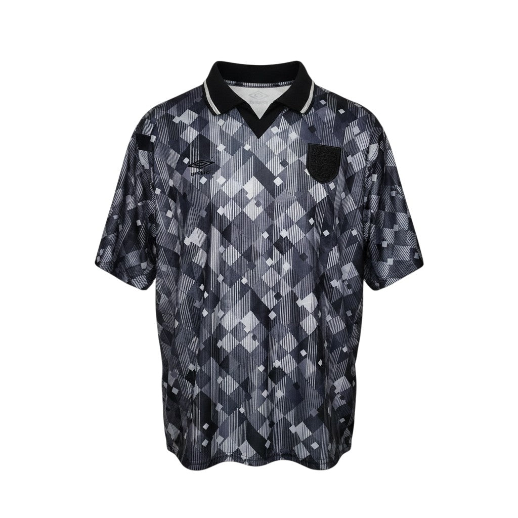 Hinchas Sportswear Store England retro 1990 Umbro away jersey with black, grey, and white geometric pattern, v-neck, and crest.