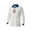 Hinchas Sportswear Store - Camiseta retro de manga larga de Inglaterra 1994, blanca con cuello en V azul marino y ribetes, y escudo del equipo.