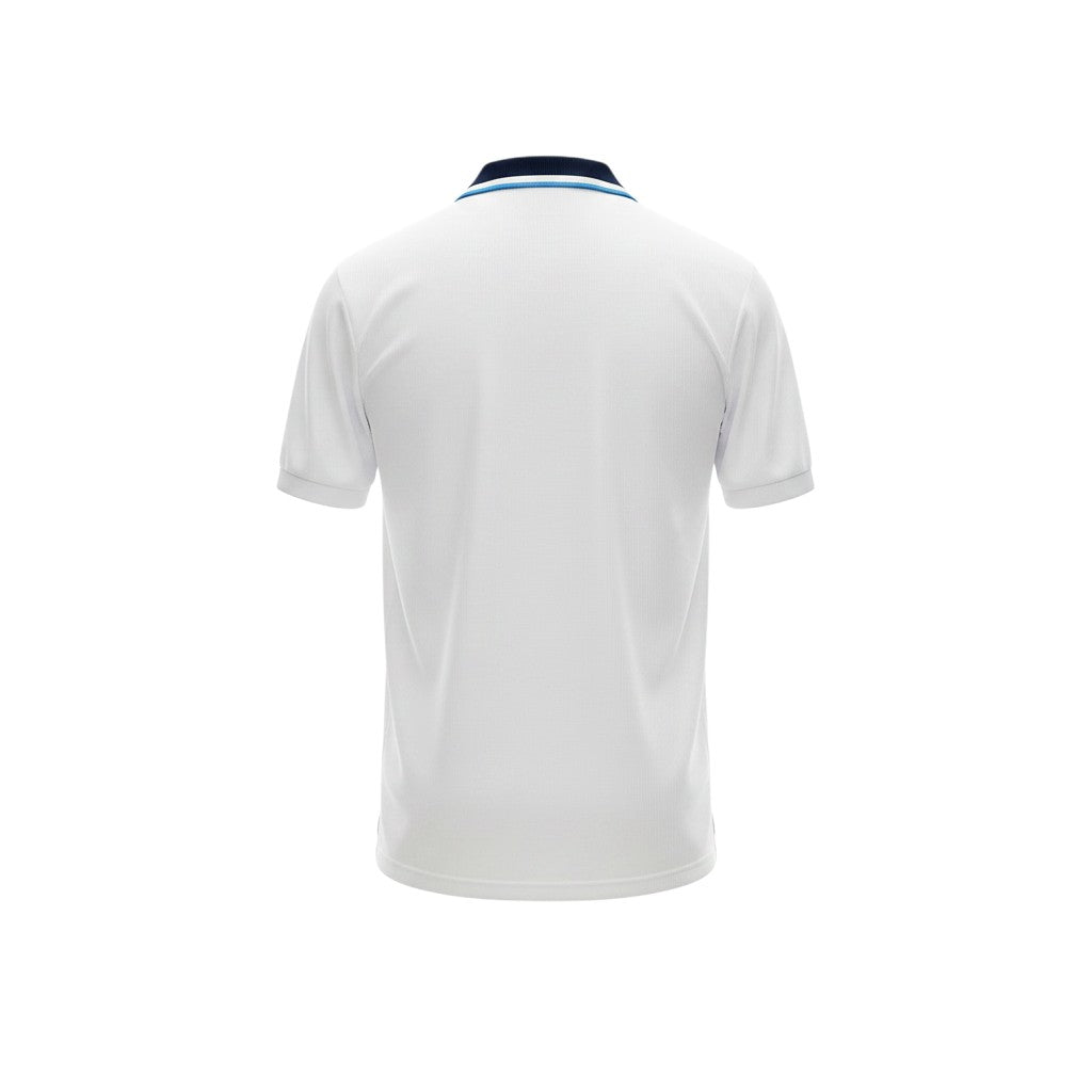 Camiseta de fútbol retro blanca de Inglaterra 1994 de Umbro con cuello de pico azul marino y blanco. Hinchas Sportswear Store.