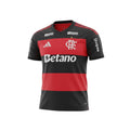 Camiseta de fútbol roja y negra de Hinchas Sportswear Store con rayas horizontales, logo de Adidas y patrocinador Betano. Tecnología Climacool.