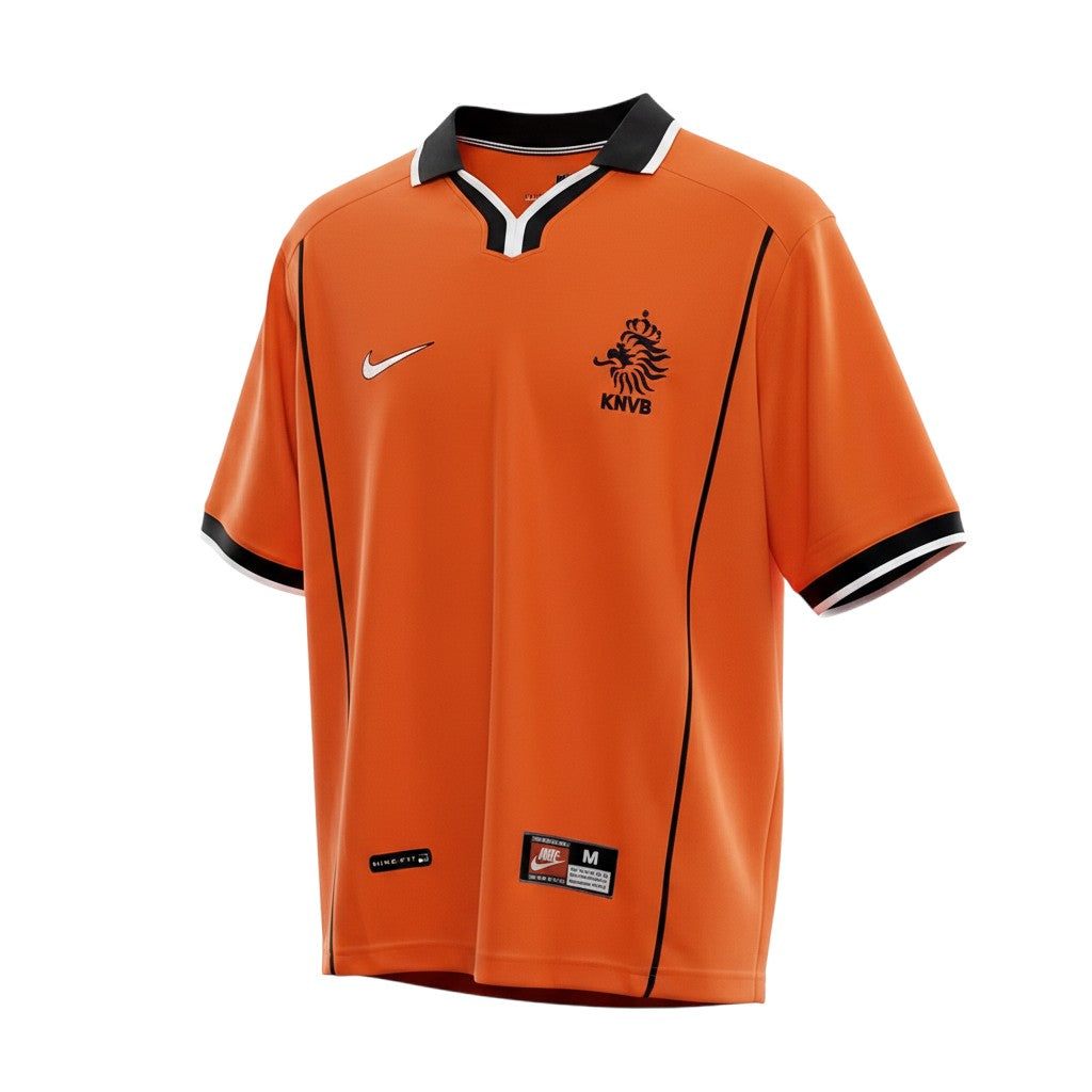 Hinchas Sportswear Store: Camiseta de fútbol retro naranja de Holanda 1998 de Nike con cuello polo negro y ribetes blancos, escudo KNVB bordado y logo Swoosh.