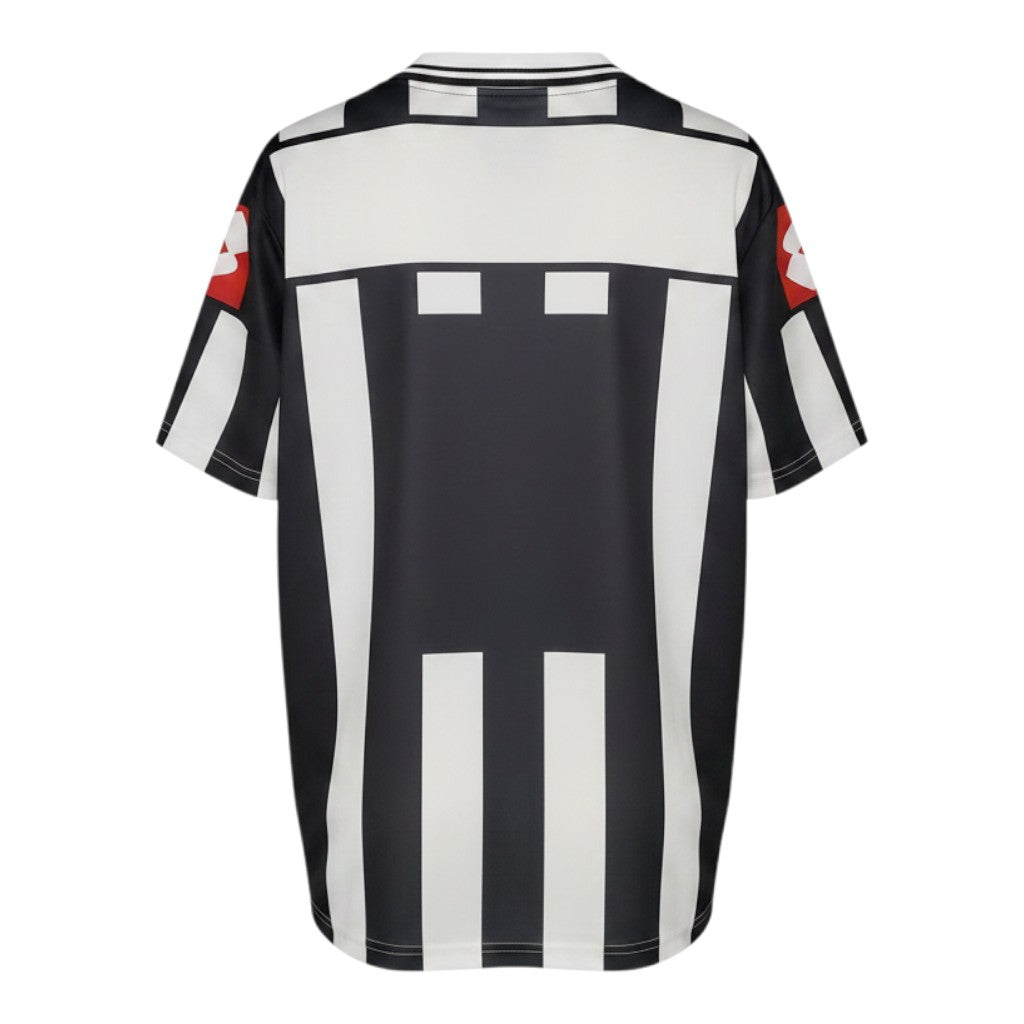 Hinchas Sportswear Store Juventus FC 2001/02 retro home jersey, black and white vertical stripes, V-collar, white panel on back.