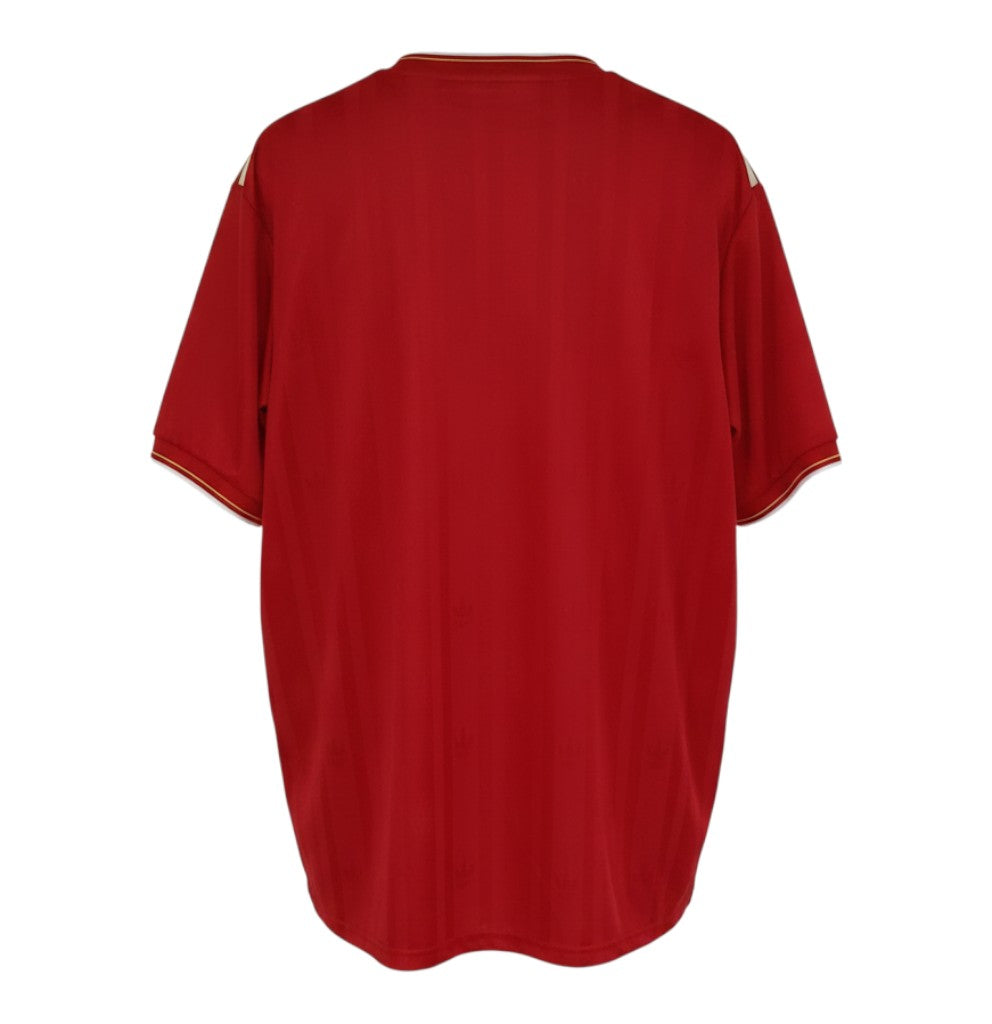 Hinchas Sportswear Store red Liverpool FC 1985/86 retro football shirt with cream V-collar and sleeve cuffs, Adidas stripes on shoulders.