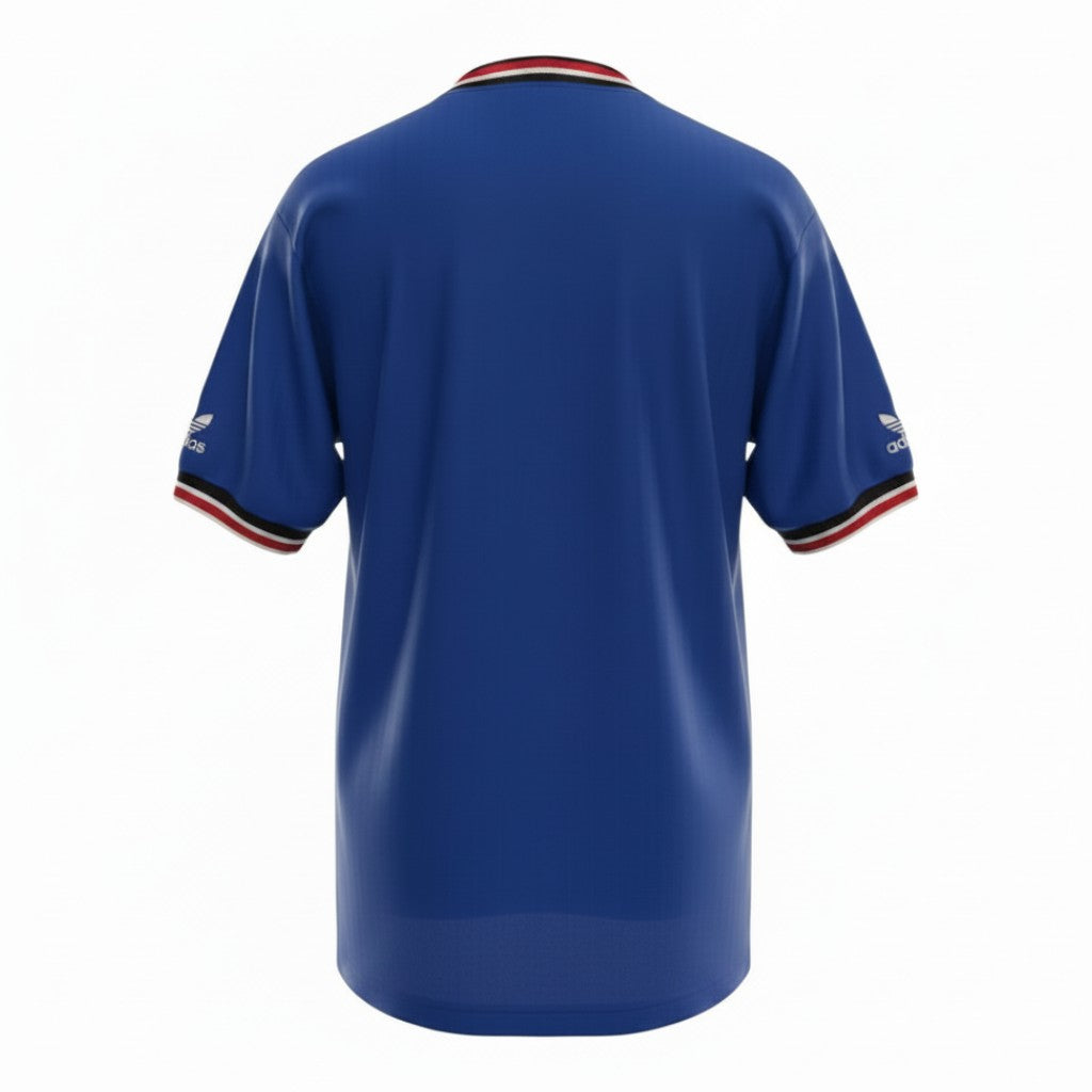 Hinchas Sportswear Store Manchester United 1984 retro royal blue Adidas jersey with white raglan sleeves and striped cuffs.