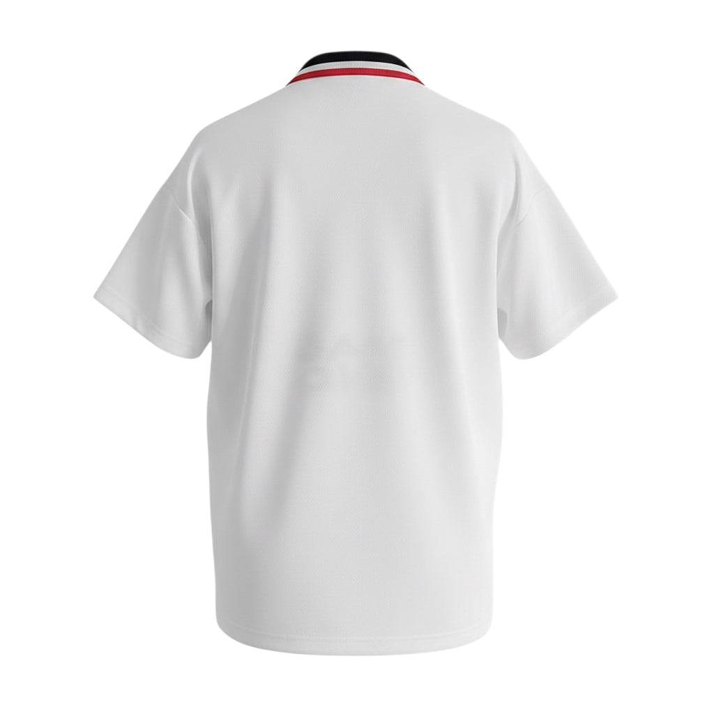 Hinchas Sportswear Store white Manchester United 1996-97 Umbro retro away jersey with black and red collar trim.