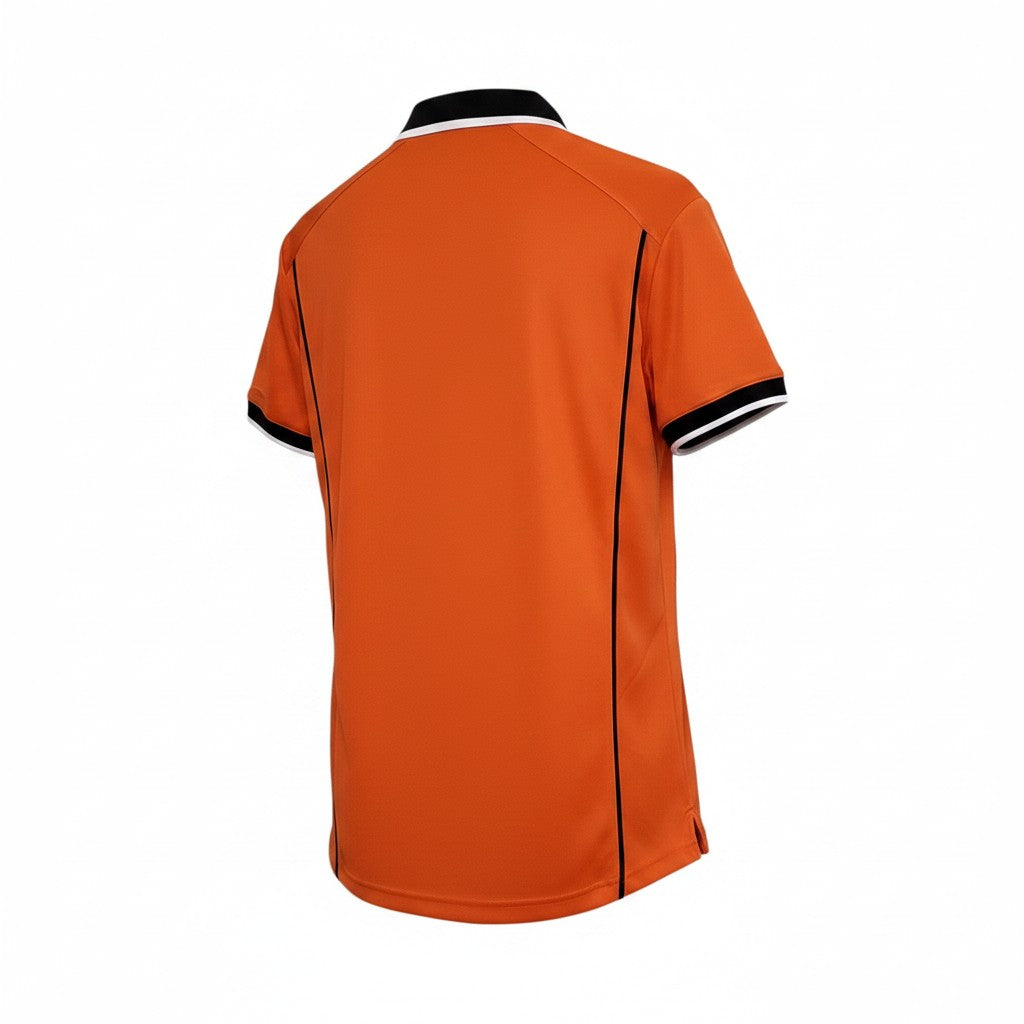 Hinchas Sportswear Store - Camiseta retro naranja de Holanda 1998 de Nike, con cuello polo negro y ribetes blancos, ribetes en puños negros y blancos, y ribetes verticales negros.