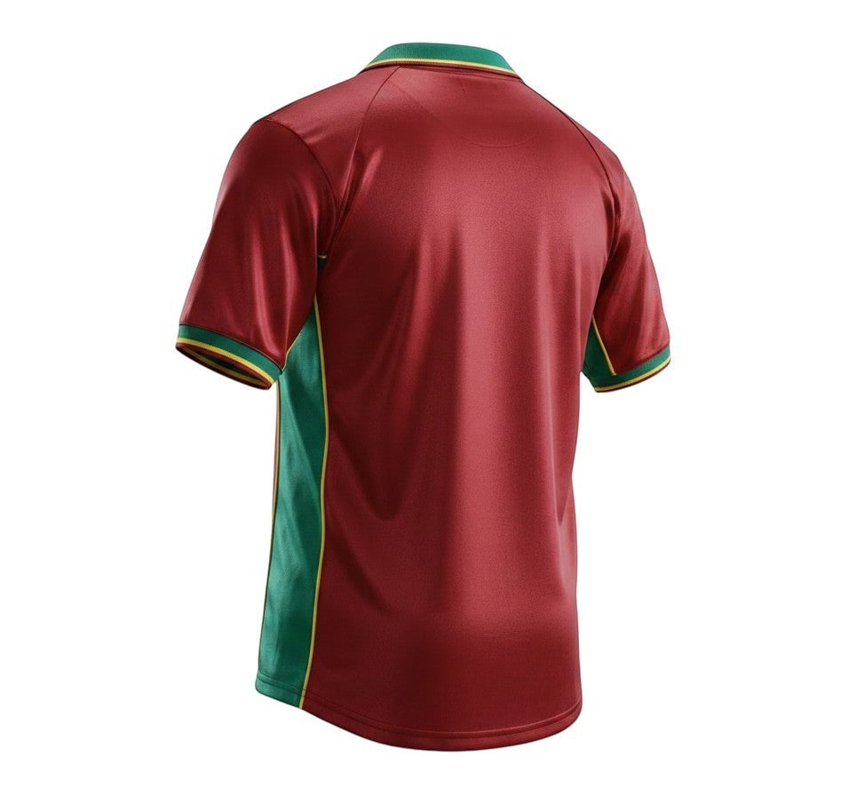 Camiseta de fútbol retro de Portugal 1998 de Hinchas Sportswear Store, color rojo con paneles laterales verdes y cuello polo verde con ribete amarillo.