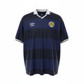 Hinchas Sportswear Store Scotland 1986 retro navy jersey with tonal hoops, white V-neck collar, and Umbro logo.