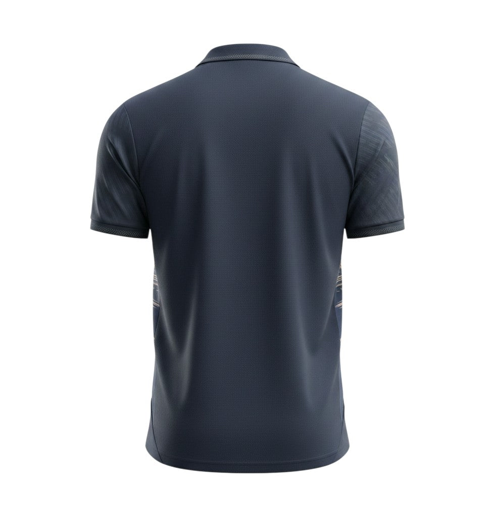 Camiseta de fútbol azul marino de Marathon para hombre, con cuello tipo polo y detalles dorados. Diseño de la selección de Ecuador 2026.